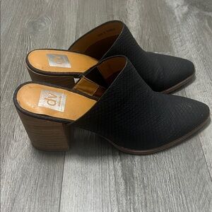DV by Dolce Vita Women's tendle block heel Textured Black Mules / black / size 9